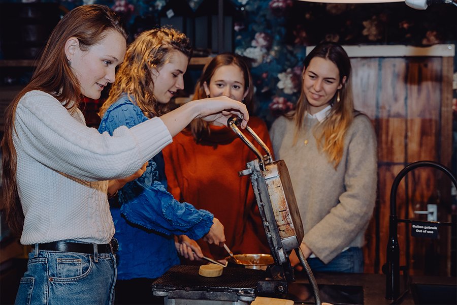 Workshop voor het maken van stroopwafels.